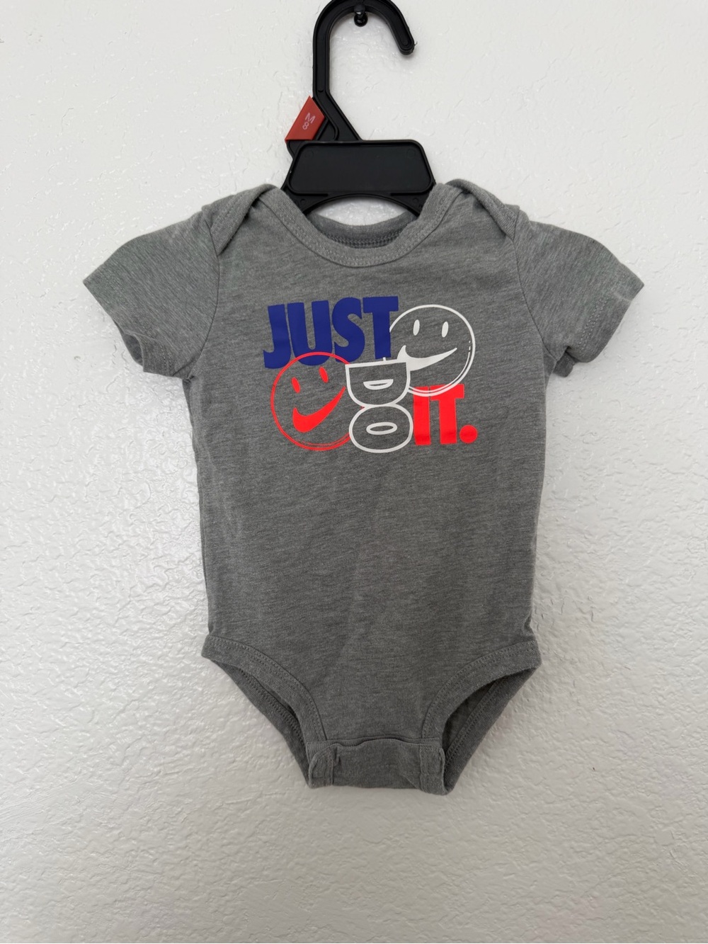 Nike Baby Boys "Just Do It" Smiley Face Bodysuit Gray 6M